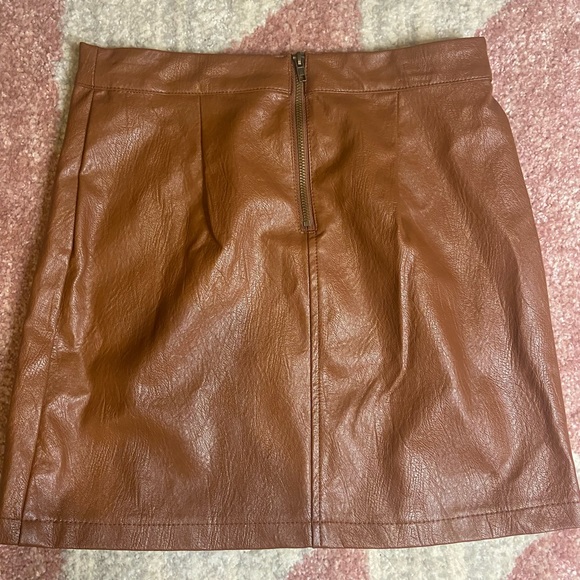 Girls Skirt (10/12) - Picture 3 of 6